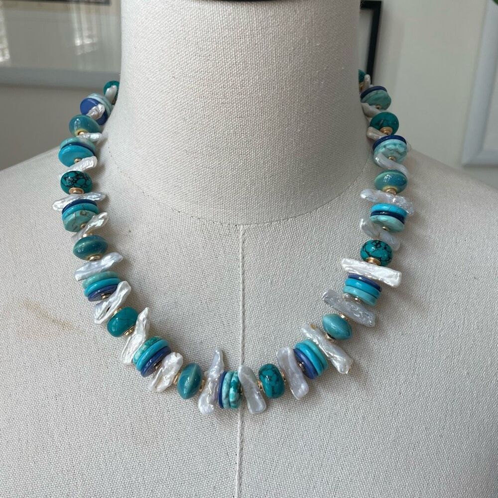 Chico’s Turquoise Mother of Pearl Gold Necklace MSRP$79.50 23.5”